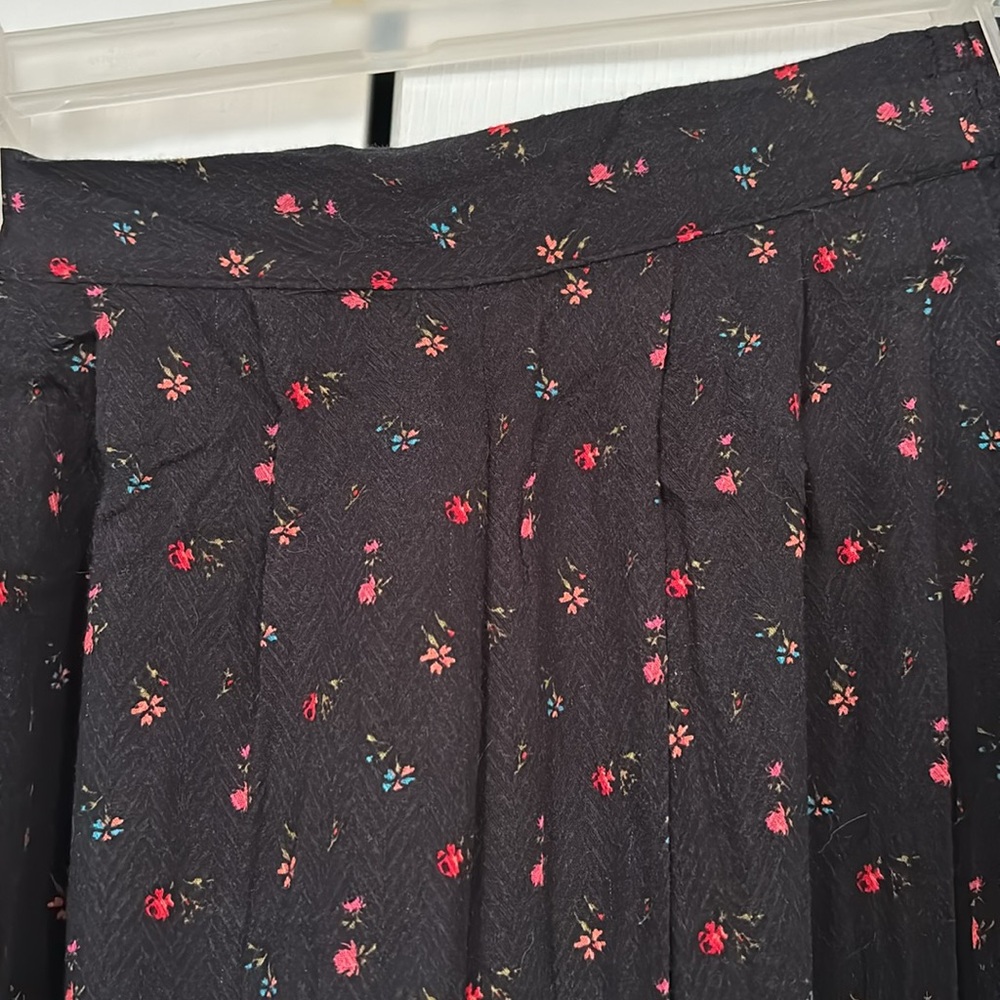 Cropped Balloon Pants - Picture 3 of 3